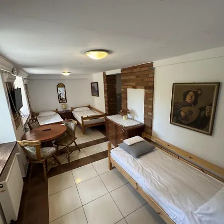 ファームステイ Pod Winogronami Ploty