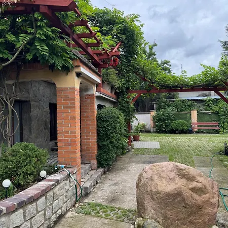 ファームステイ Pod Winogronami Ploty